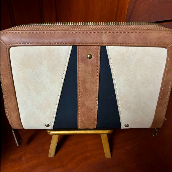 Steve Madden Stylish Brown and Cream suede wallet - Picture 1 of 12
